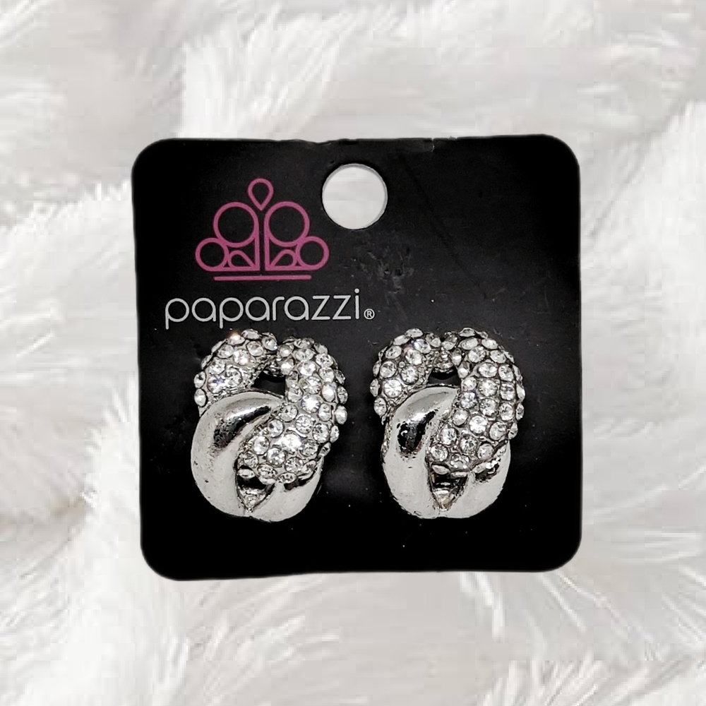 🌲10/$20.  Paparazzi ~ Silver Tone Clipon Earrings